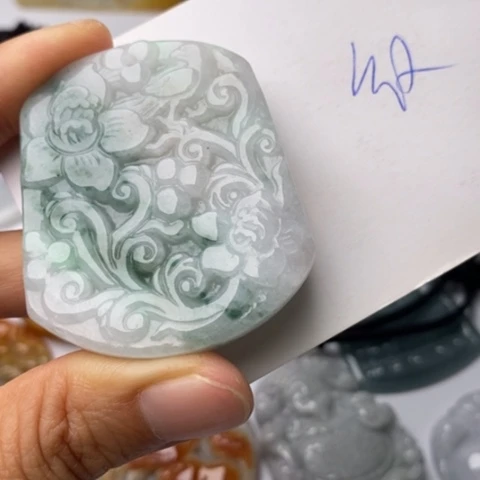 翡翠颈饰未镶嵌翡翠