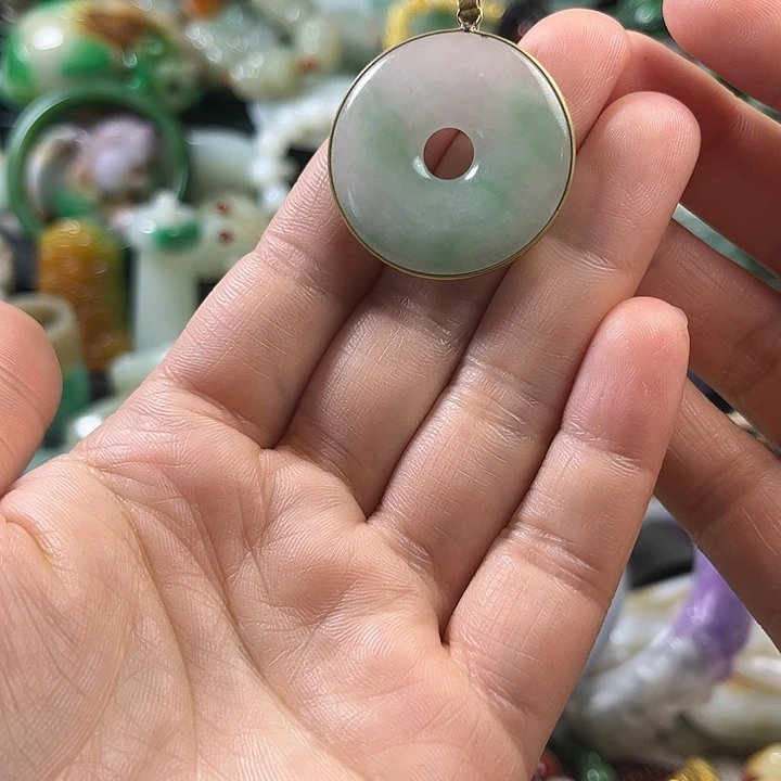 翡翠未镶嵌颈饰翡翠未镶嵌颈饰