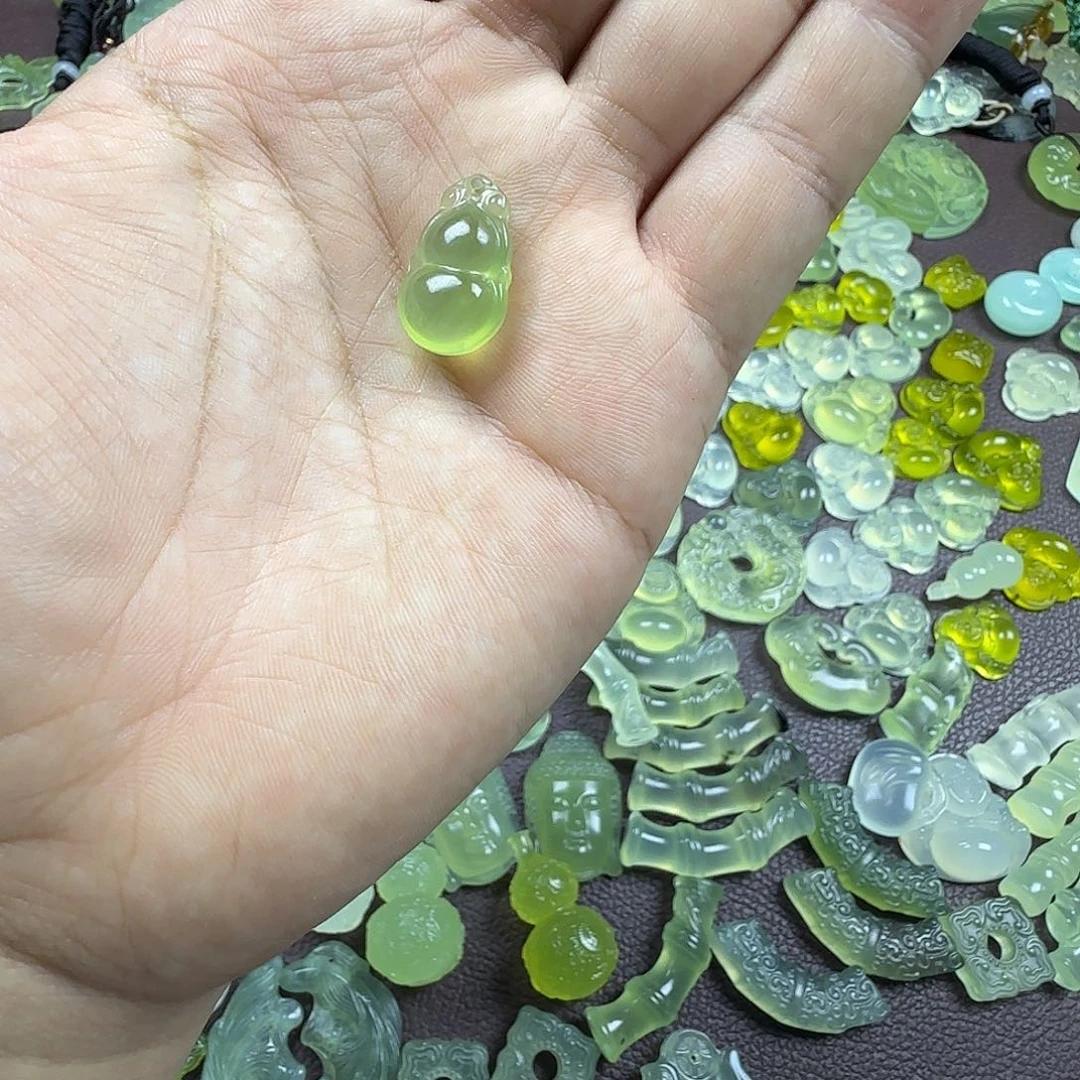 沐***音未镶嵌蛇纹石玉颈饰