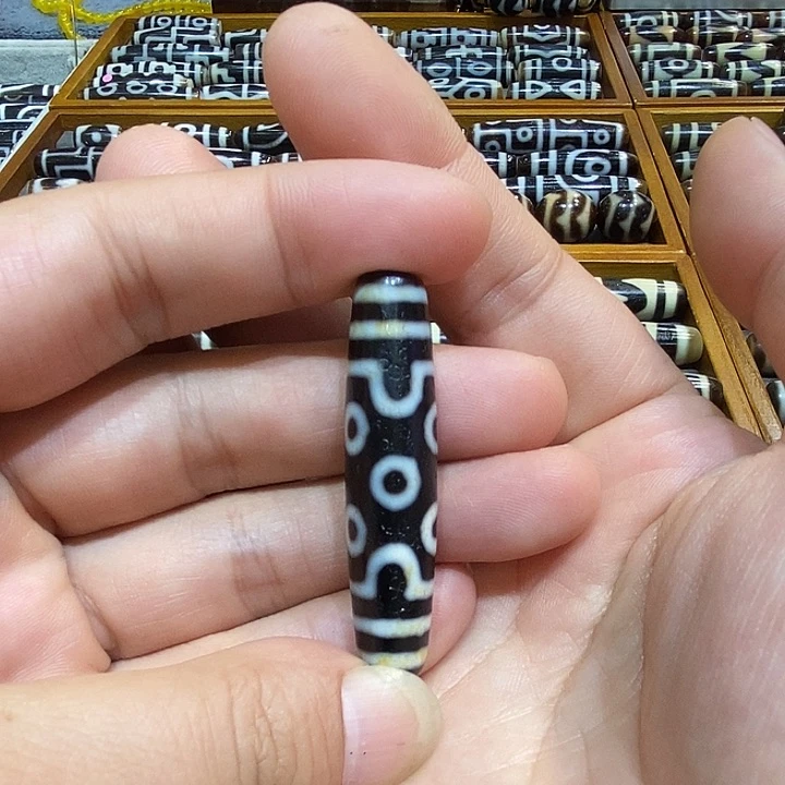 山***带玛瑙/玉髓未镶嵌珠宝半成品