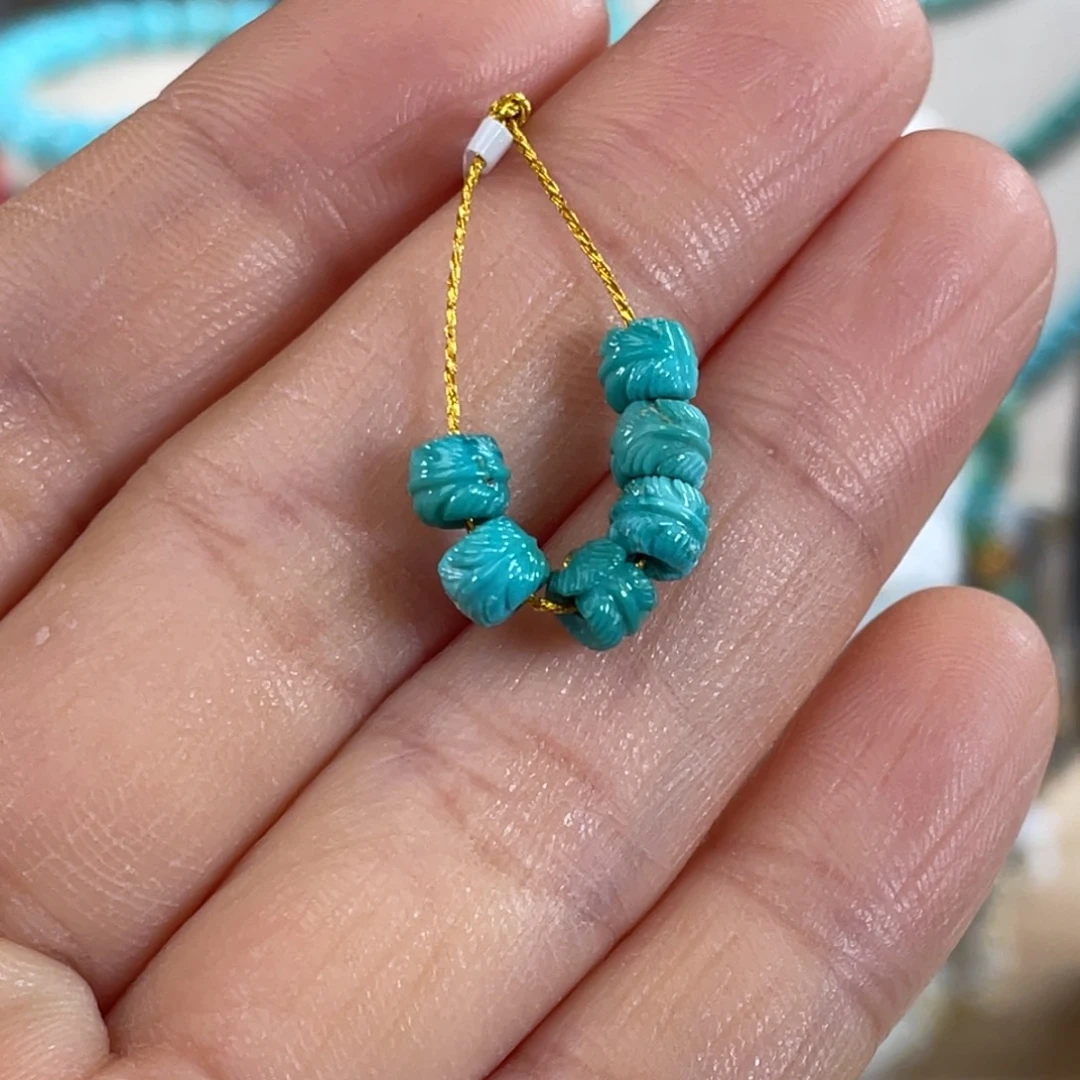 绿松石未镶嵌套链玉化绿羽毛珠