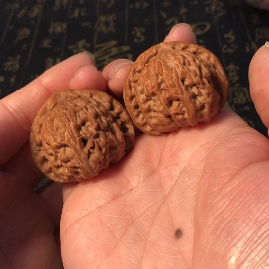 把件文玩核桃三角白40mm