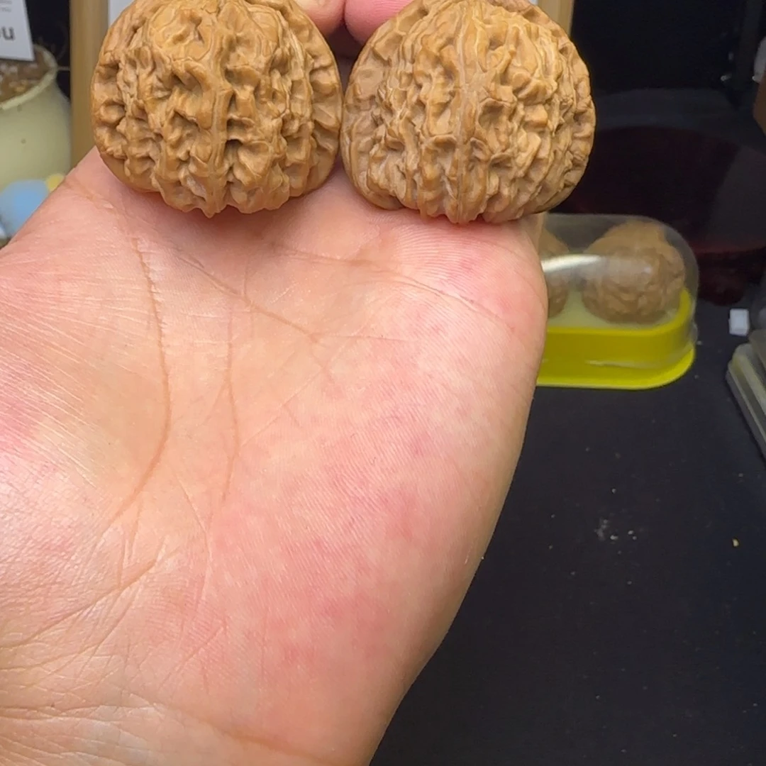 文玩核桃吊坠38尺全品三角白