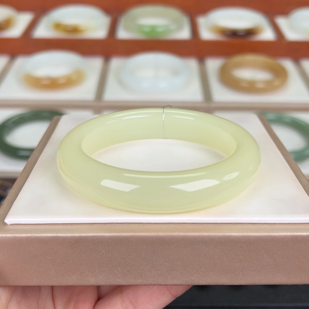 和田玉未镶嵌手镯冰黄口