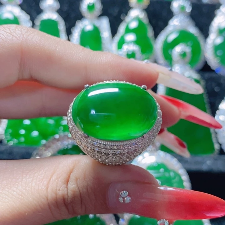 翡翠颈饰未镶嵌16。