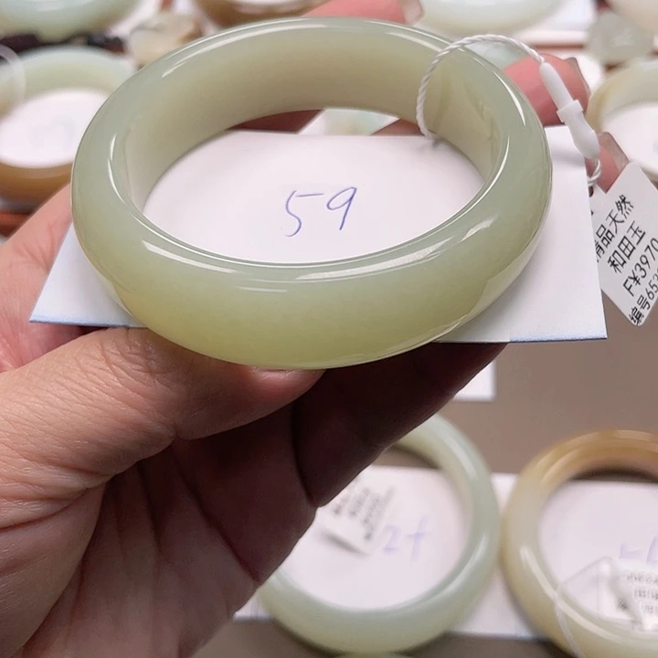 未镶嵌手镯和田玉