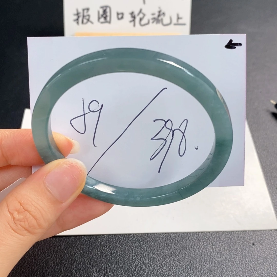 翡翠手镯未镶嵌天然翡翠