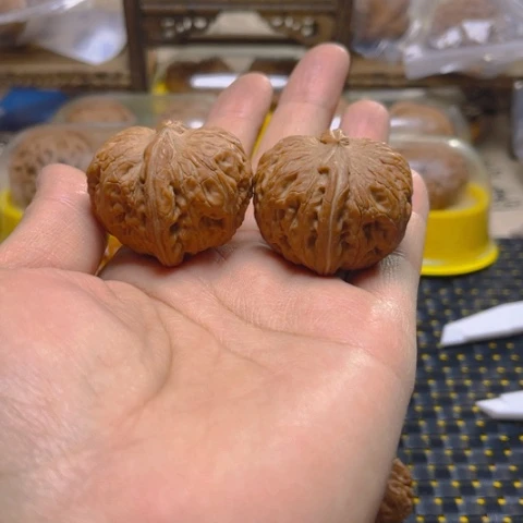 文玩核桃吊坠元宝