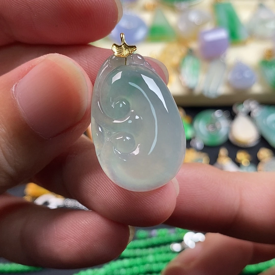 翡翠18K金镶嵌颈饰翡翠