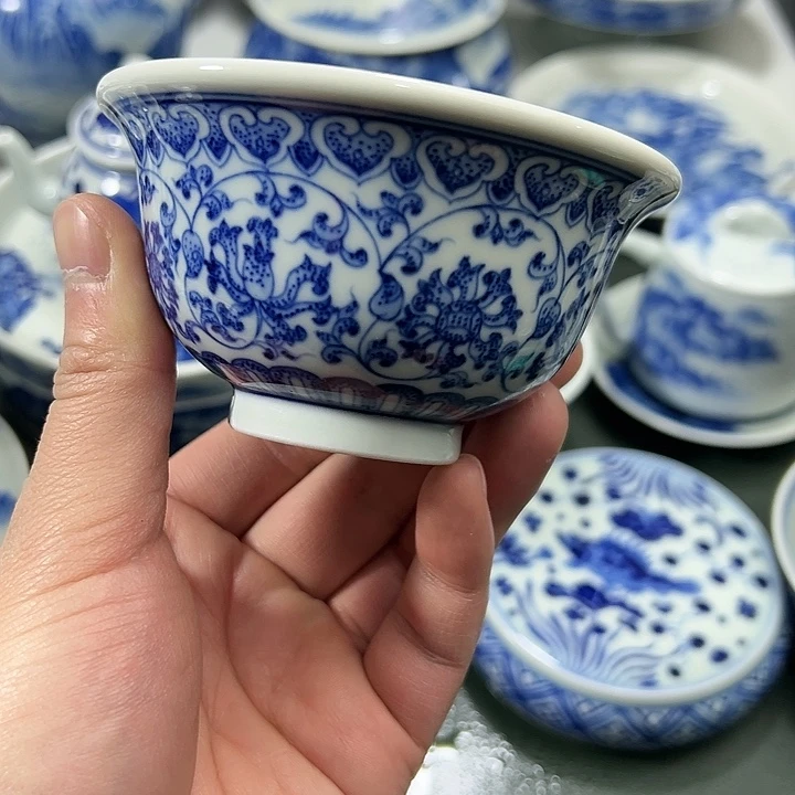 微瑕柴窑点工缠枝花卉压手杯