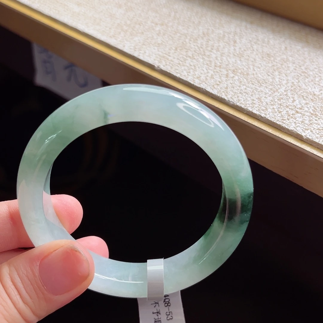 翡翠手镯未镶嵌手镯