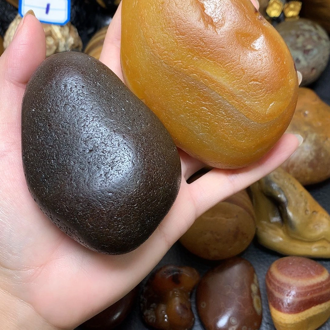 玛瑙原石大手把件