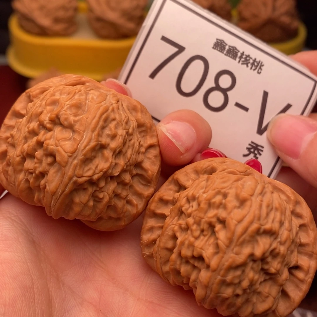秋***风把件桃核白狮子43……