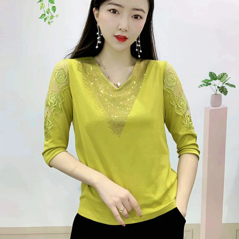 2024春夏新款七分袖蕾丝印花衫洋气V领妈妈装烫钻时尚打底上衣