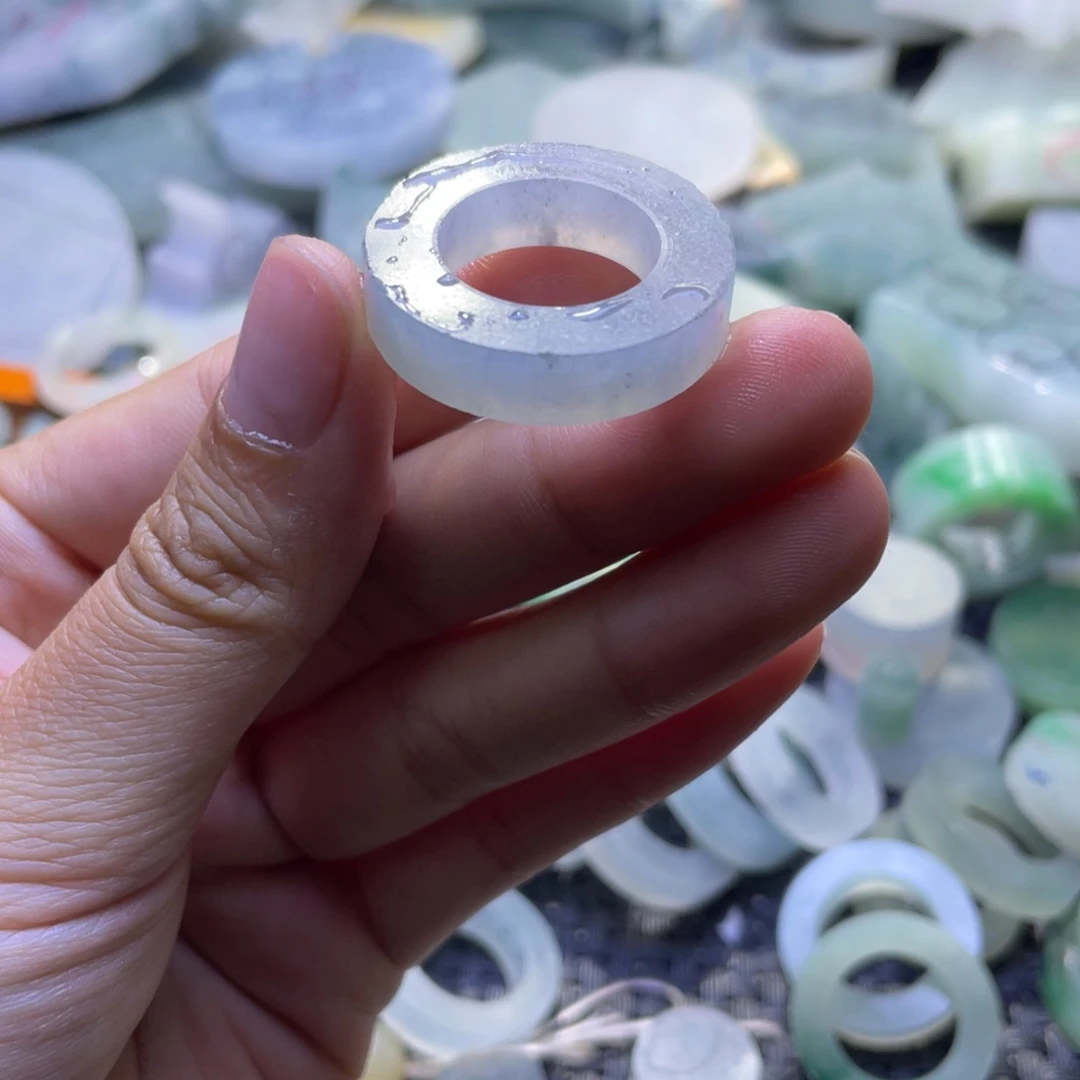 定制翡翠未镶嵌戒指