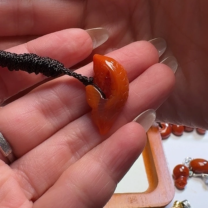 南红玛瑙未镶嵌颈饰