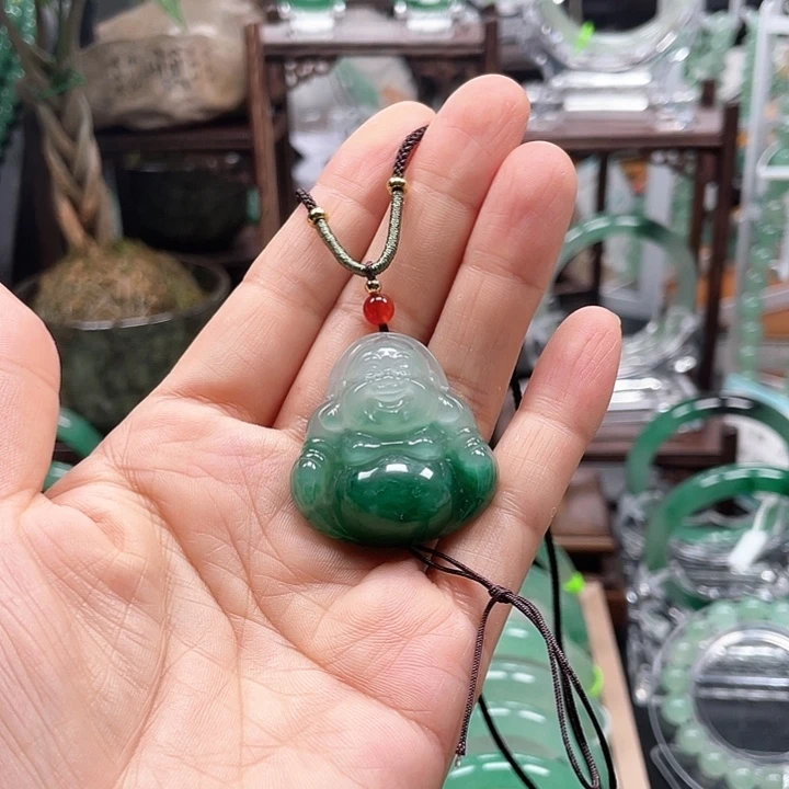 颈饰未镶嵌石英质玉