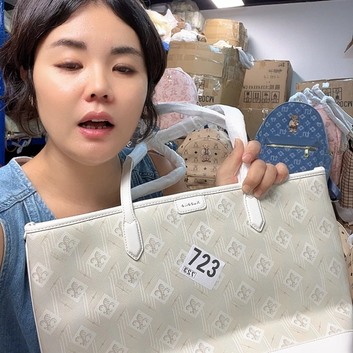 蚕丝包包包包包包包包吧