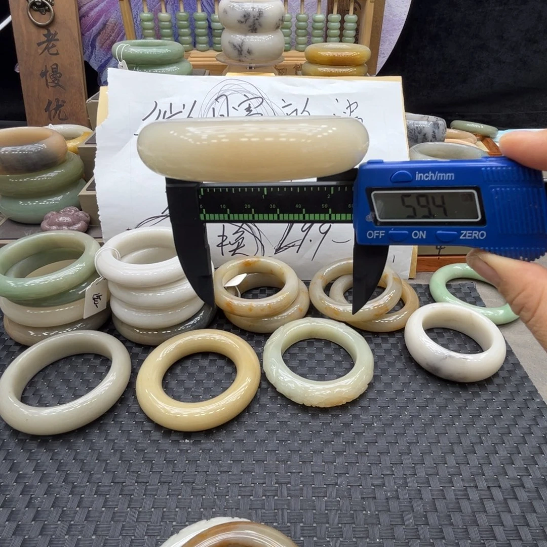 石英质玉未镶嵌手镯