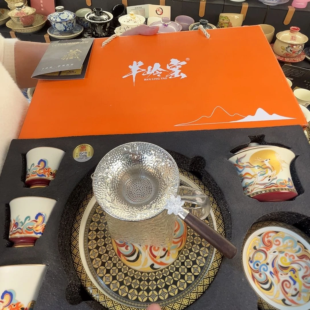 这些盖碗很漂亮！！！