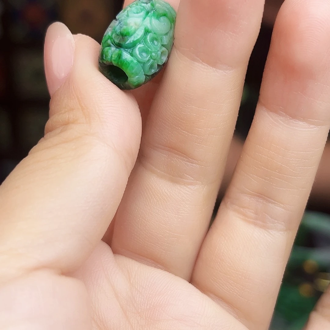 翡翠未镶嵌颈饰多样性
