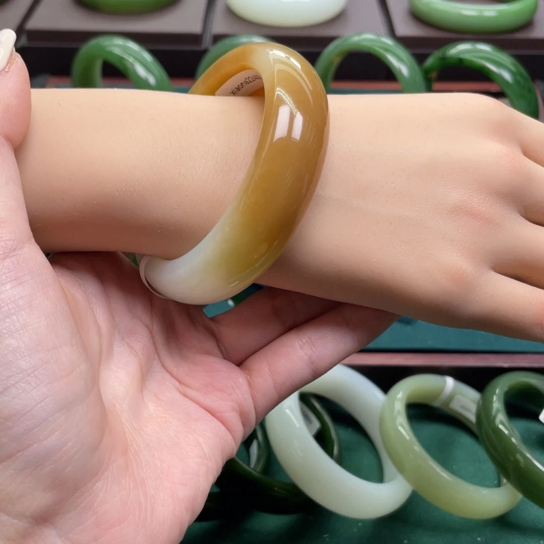 和田玉未镶嵌手镯55.56