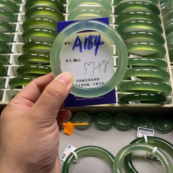 倾***初未镶嵌蛇纹石玉手镯