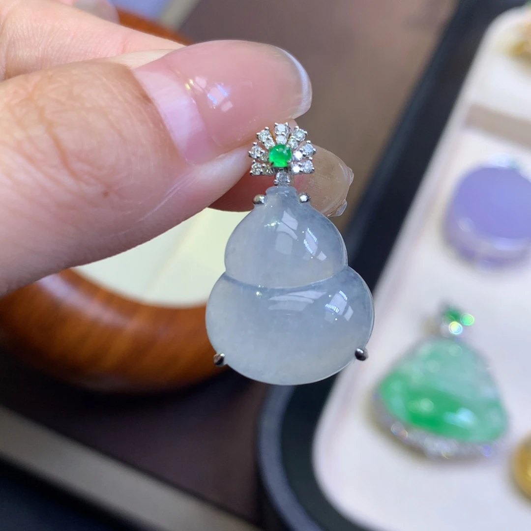 翡翠18K金镶嵌颈饰