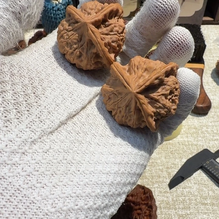 文玩核桃吊坠秦岭文玩核桃，御玺三棱40