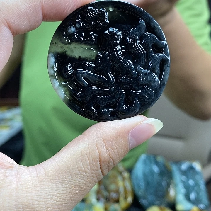 蛇纹石玉未镶嵌颈饰