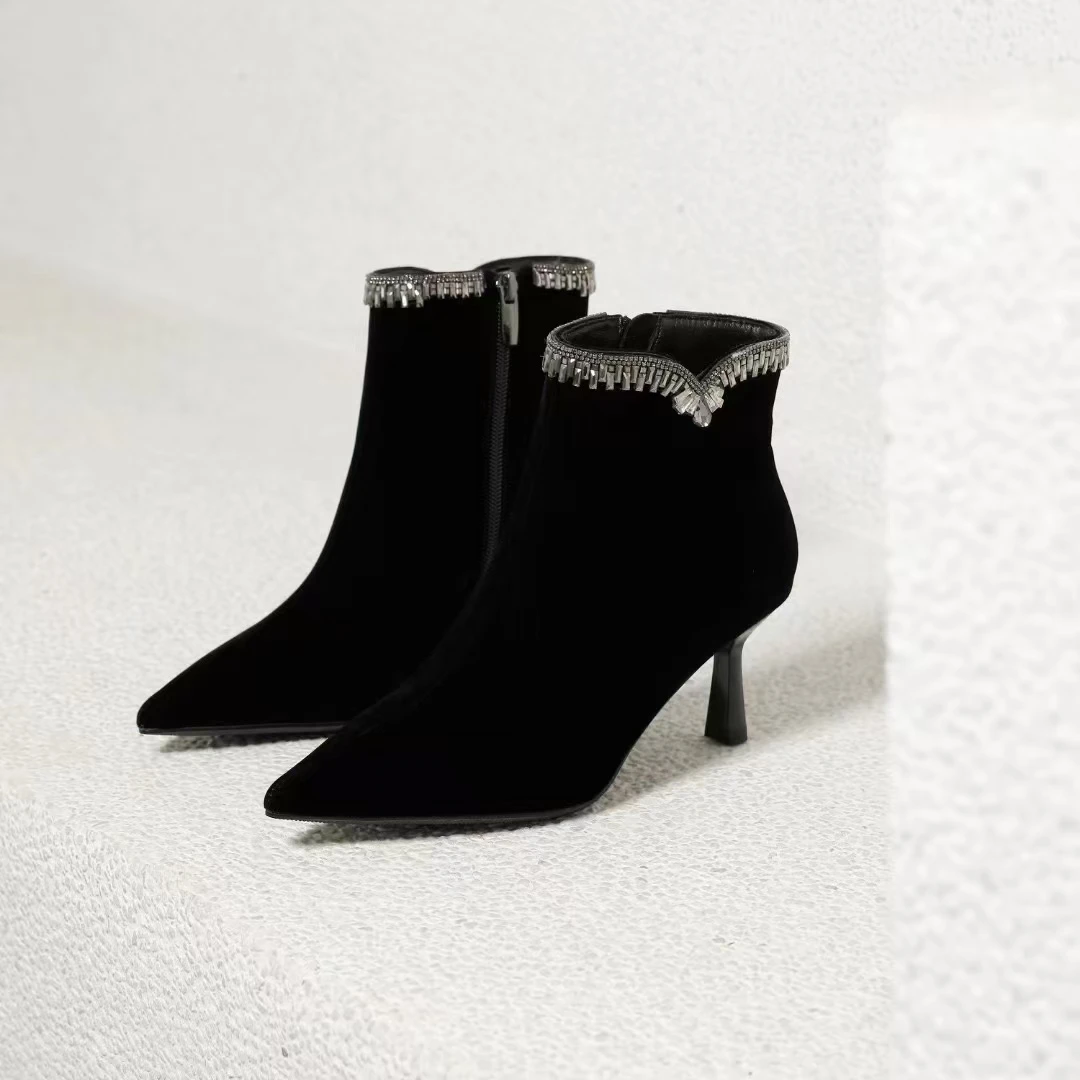 法式气质金丝绒水钻尖头高跟短靴女弹力瘦瘦靴冬季加绒细跟马丁靴