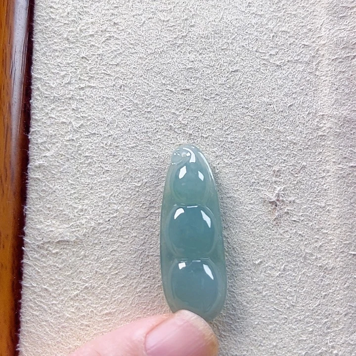 翡翠未镶嵌颈饰孤品