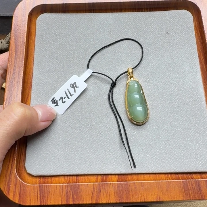 和田玉18K金镶嵌颈饰