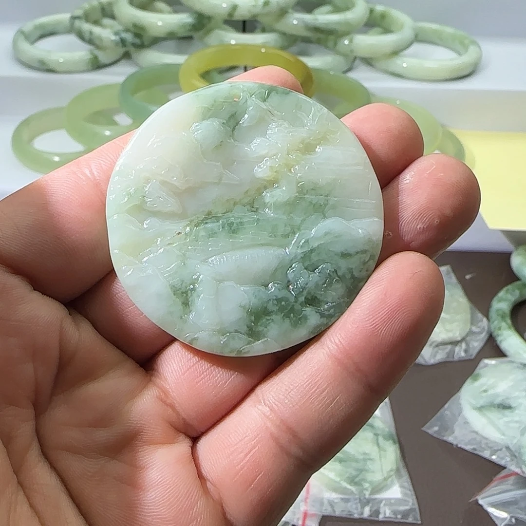 蛇纹石玉未镶嵌颈饰