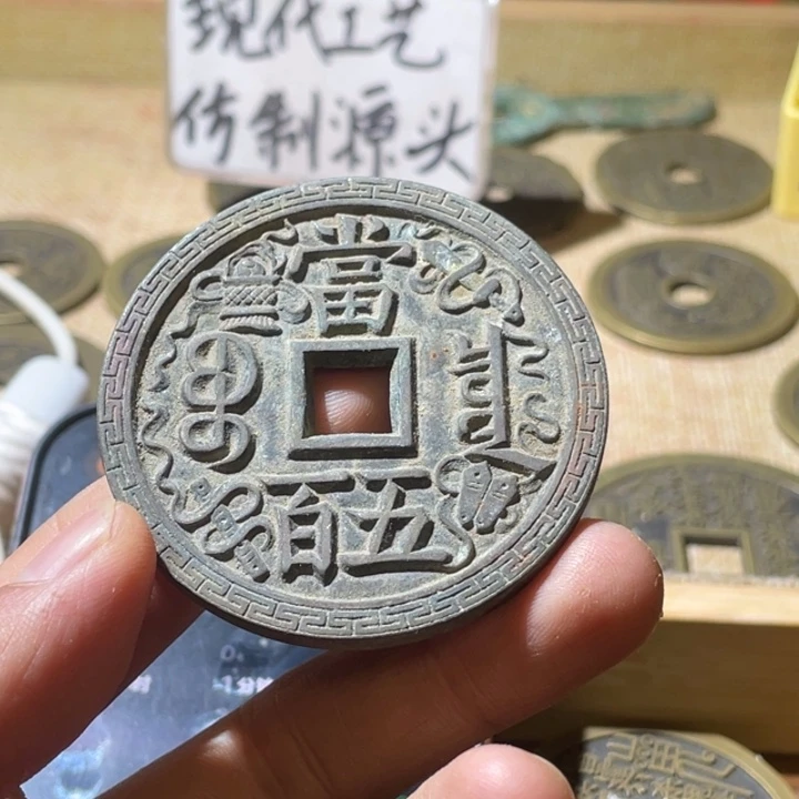 铜天****院现代仿制工艺品