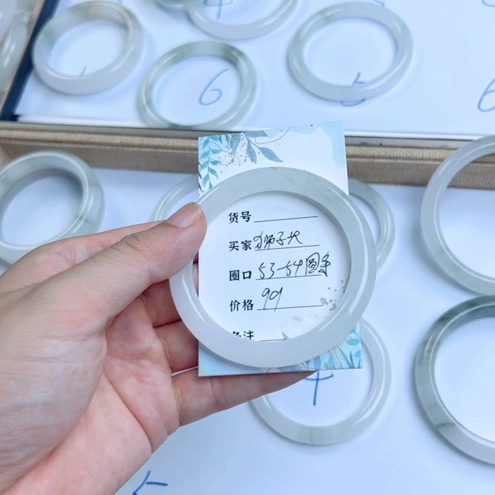 未镶嵌手镯石英质玉