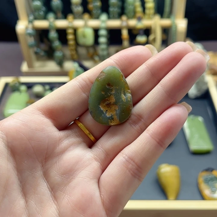 岫岩河磨玉（透闪石质玉）未镶嵌颈饰