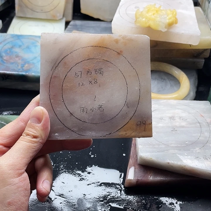 石英质玉未镶嵌手镯定制