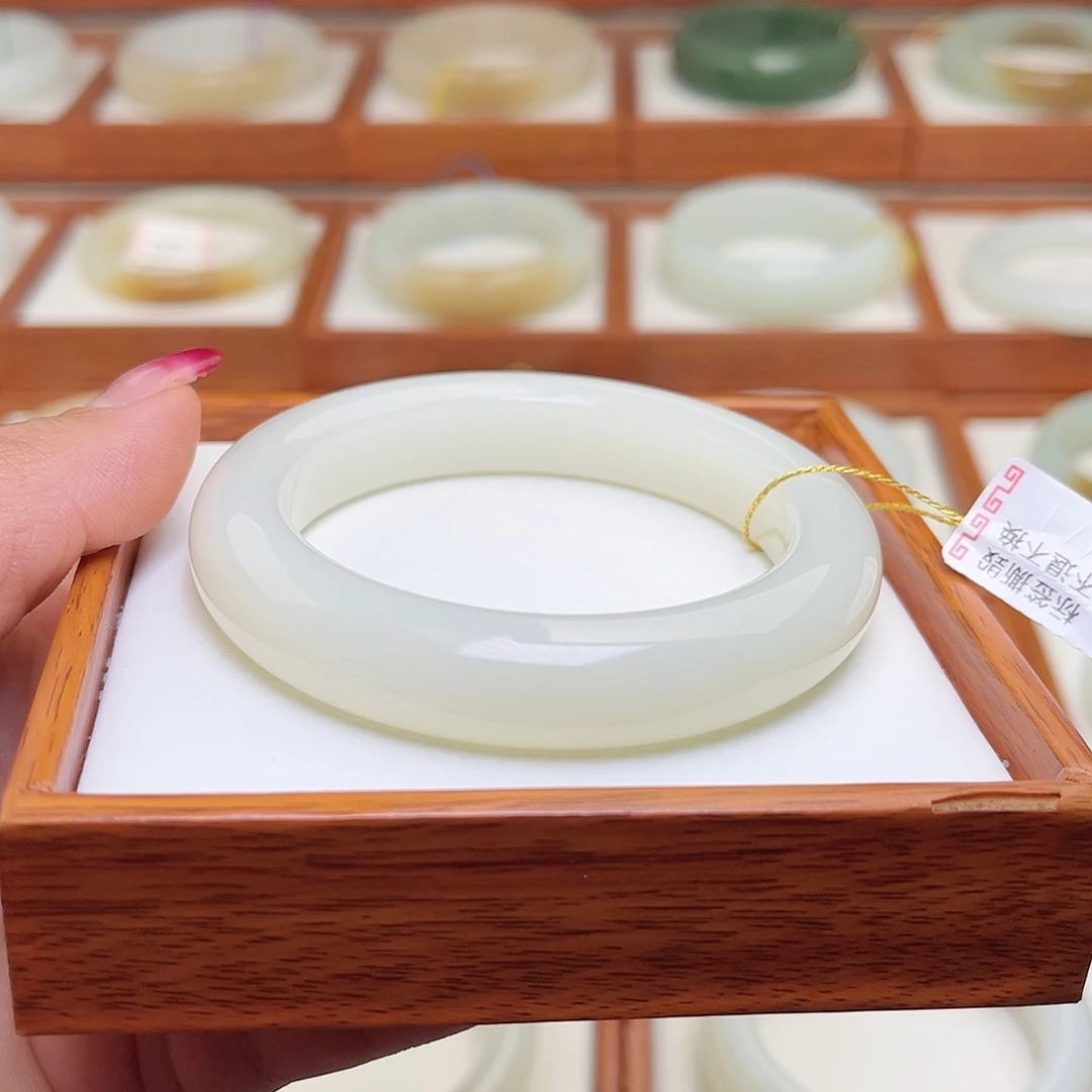 和田玉手镯未镶嵌56.6