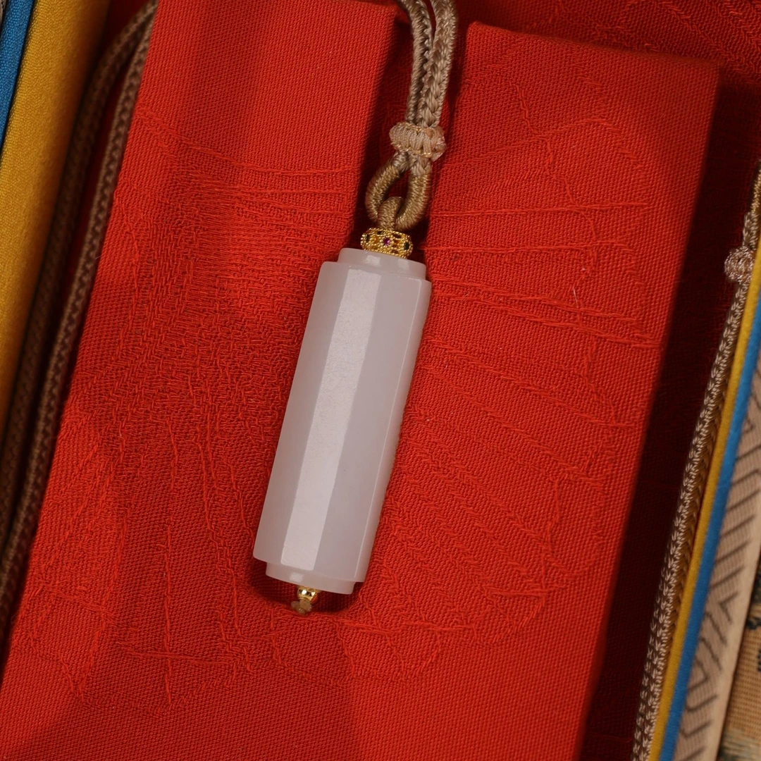 XF7309二十世纪和田玉勒子吊坠