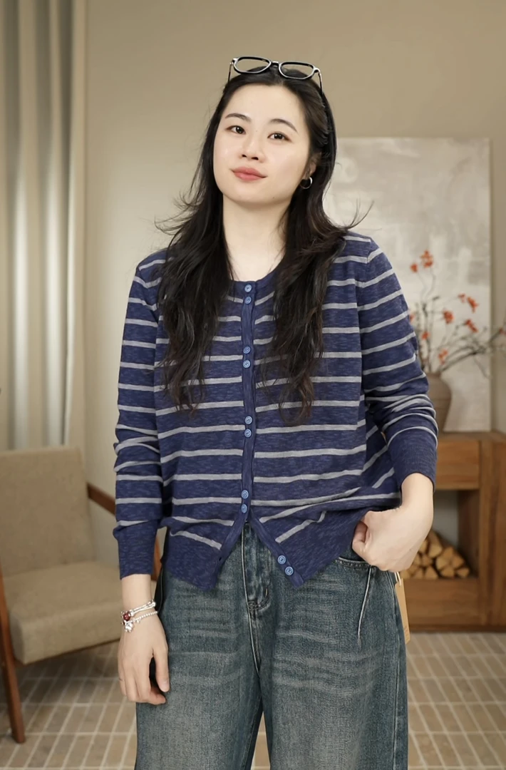 九月JIUYUE 蓝色条纹圆领慵懒风单排扣长袖针织衫上衣 9962