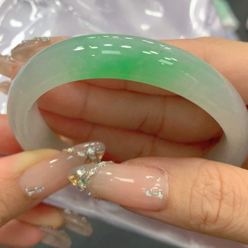 【闪购商品】翡翠手镯未镶嵌贵妃