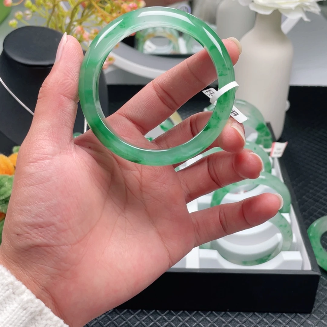 未镶嵌手镯石英质玉