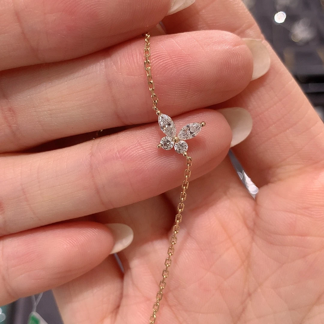 嗯***实验室培育钻石18K金镶嵌颈饰