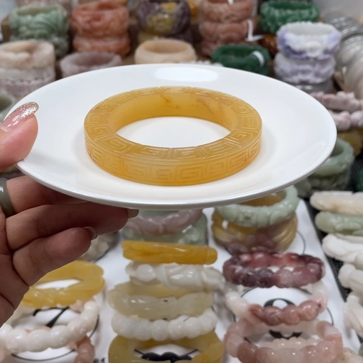 未镶嵌手镯石英质玉