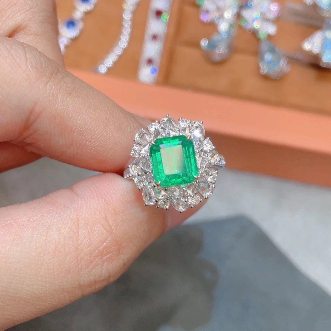 戒指18K金镶嵌祖母绿2.38ct