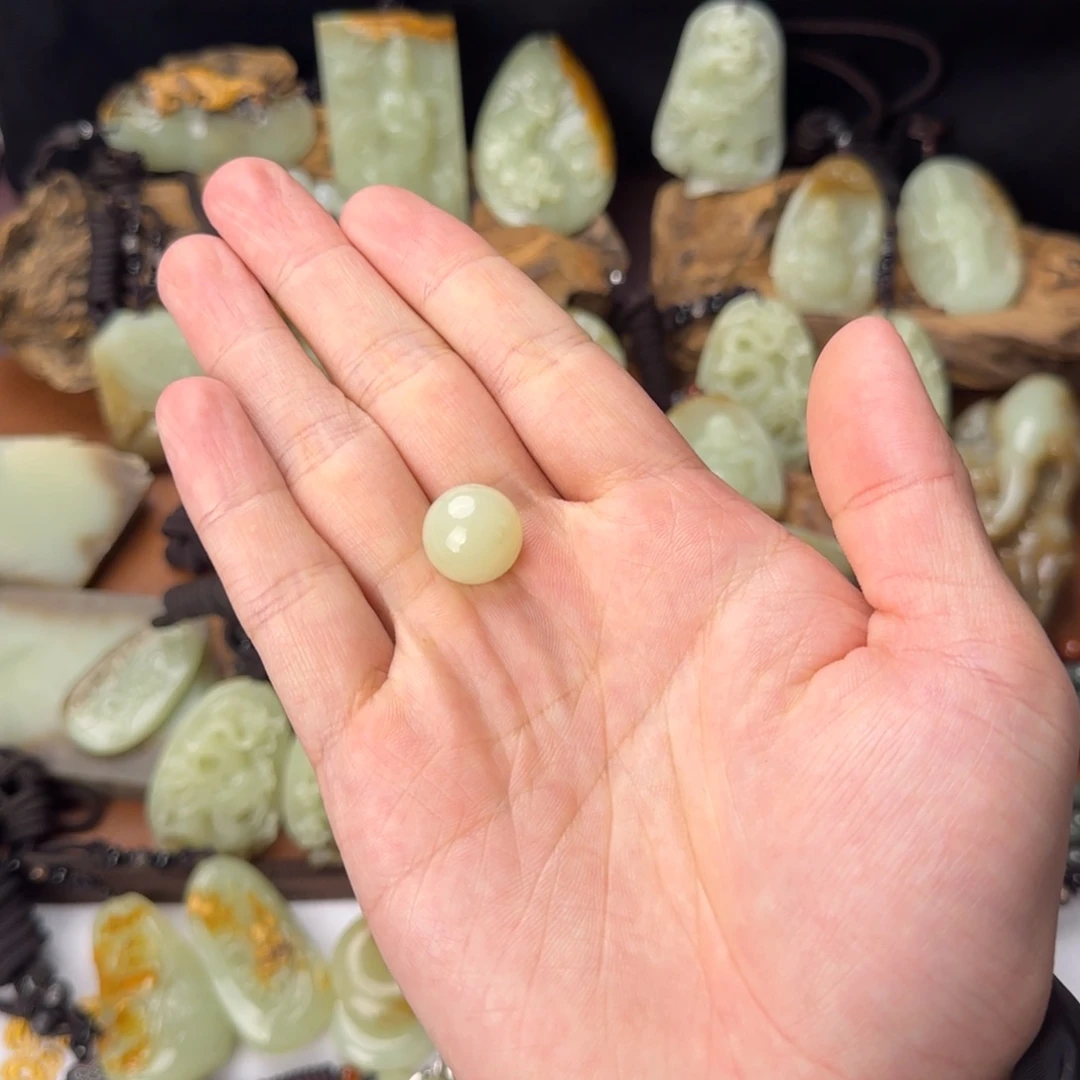 岫岩老玉（透闪石质玉）未镶嵌颈饰