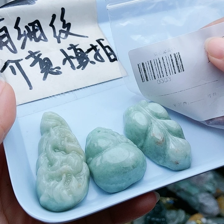 颈饰足铂镶嵌翡翠翡翠