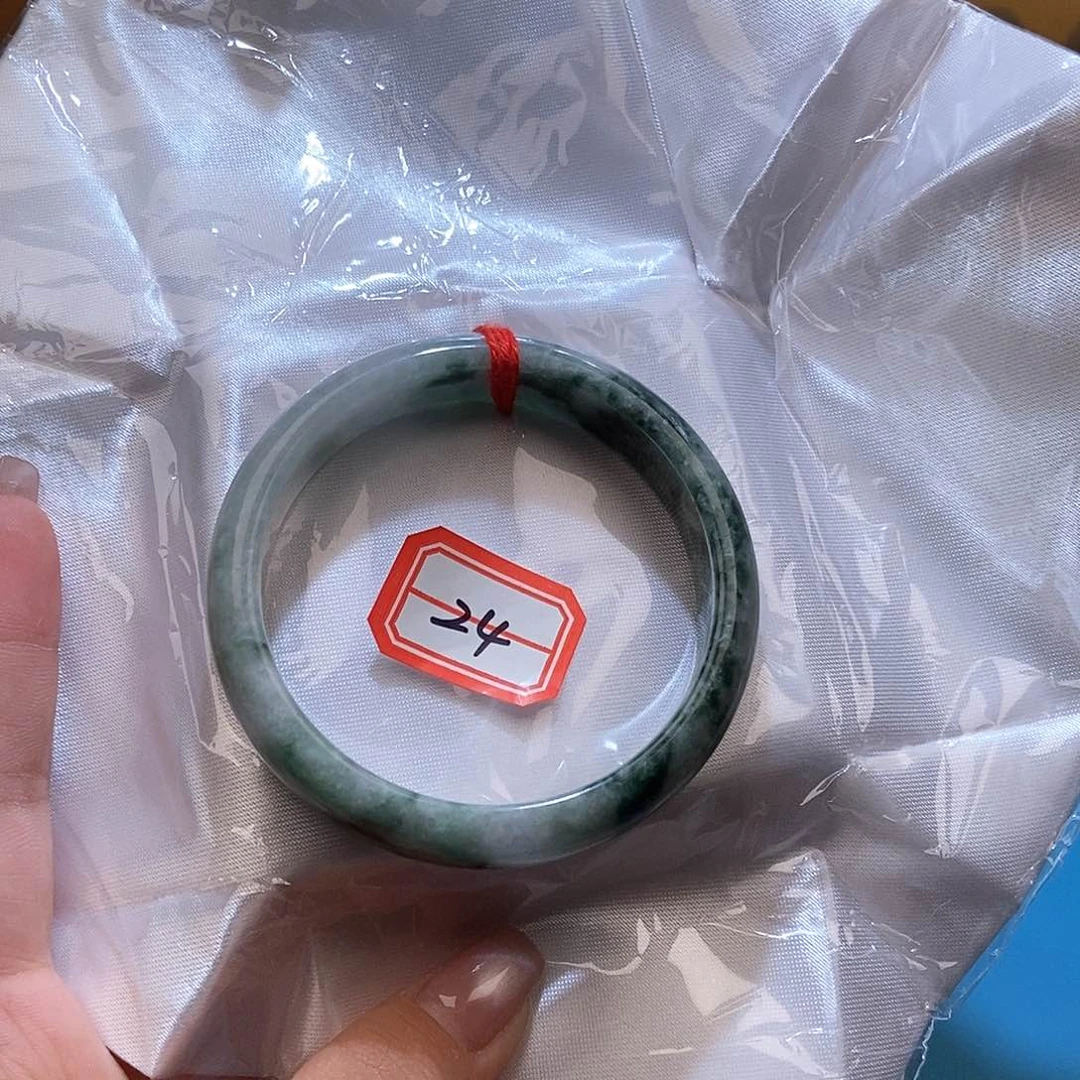 翡翠手镯未镶嵌铃*