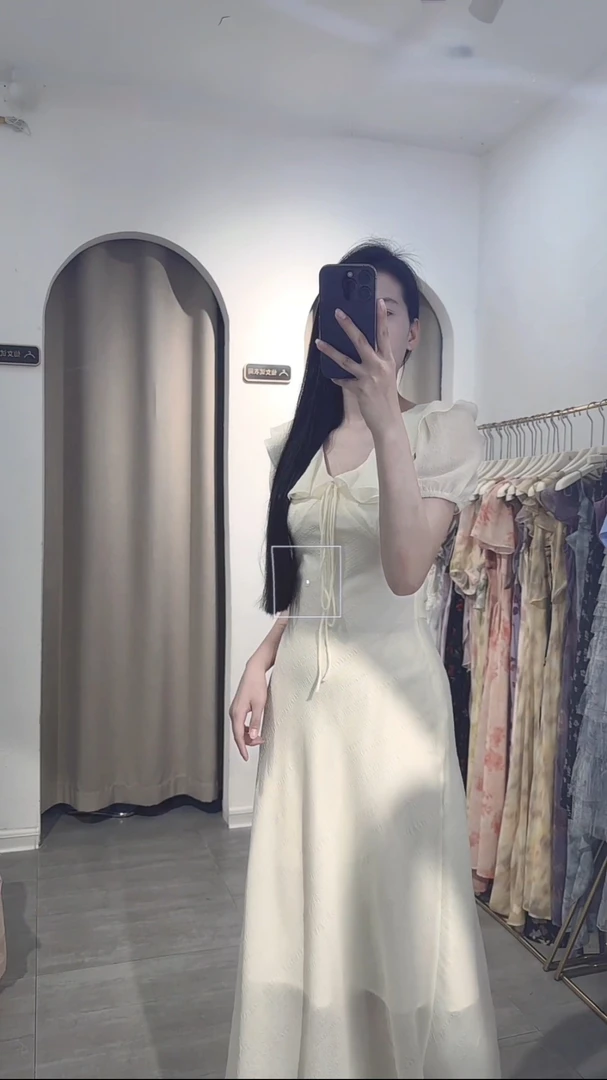 《落雪浮花》心动々温柔风泡泡袖荷叶边小清新连衣裙